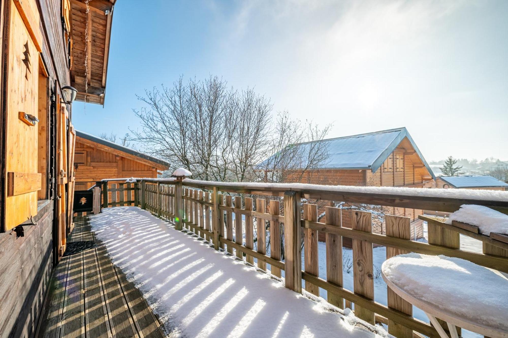 Chalet L'Embellie - Chalet Avec Piscine Partagee Saint-Laurent-en-Grandvaux Eksteriør bilde